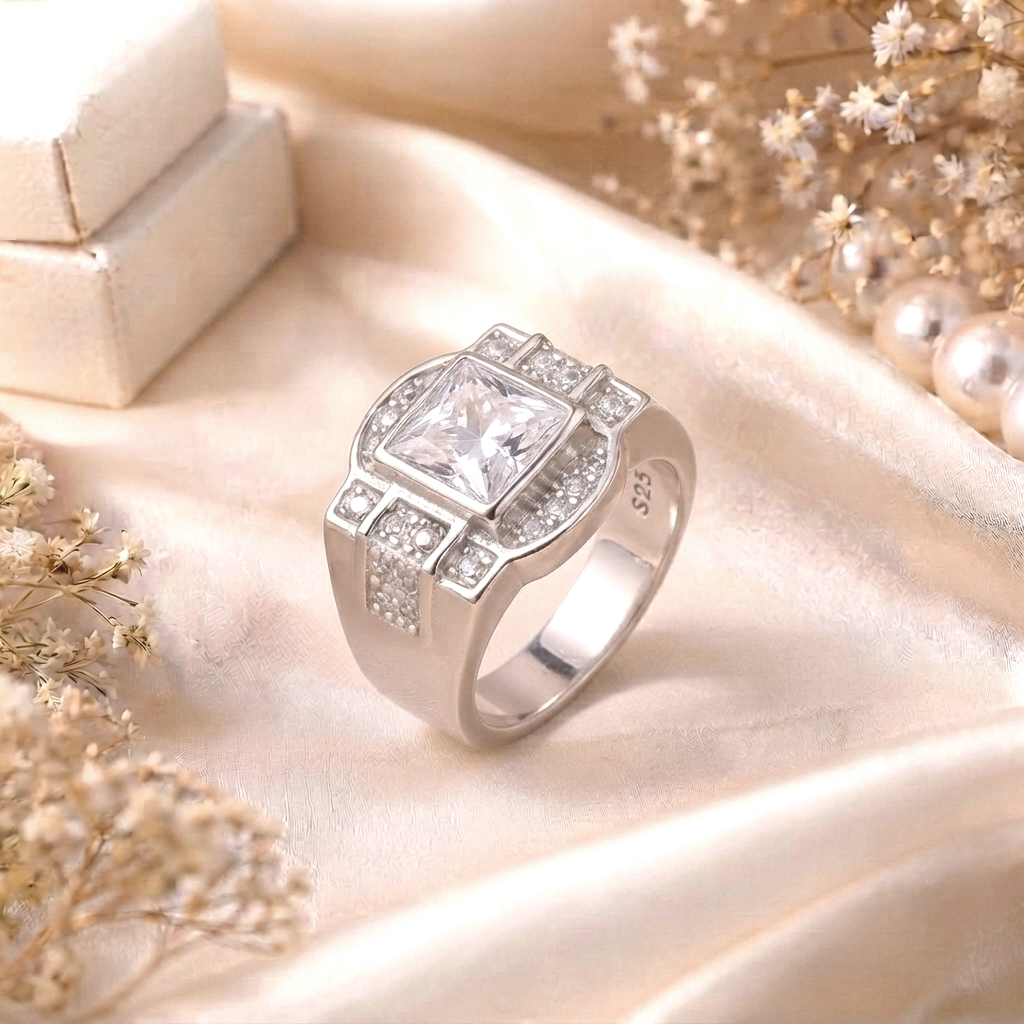 Sovereign Princess-Cut Shimmer Signet Ring - Rings in Silver 92.5